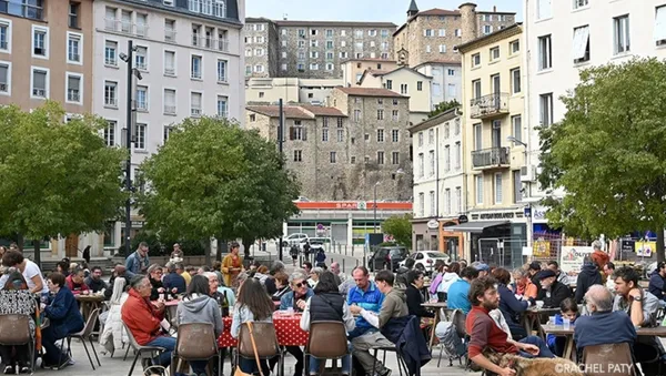 Pique-nique sur la place des Cordeliers