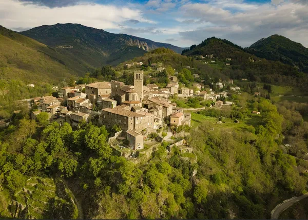 Visite guidée : "Antraigues-sur-Volane : Un village haut en caractères"
