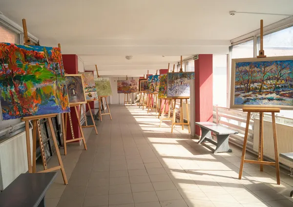 Exposition Cherch' et Trouv' - Librairie Au détour des mots & bibliothèque - Partir en livre