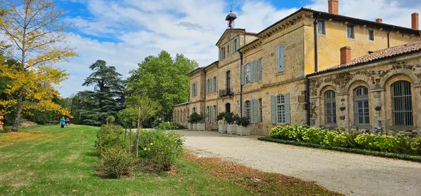 Visite couplée Musée du Car et Château de la Rivoire