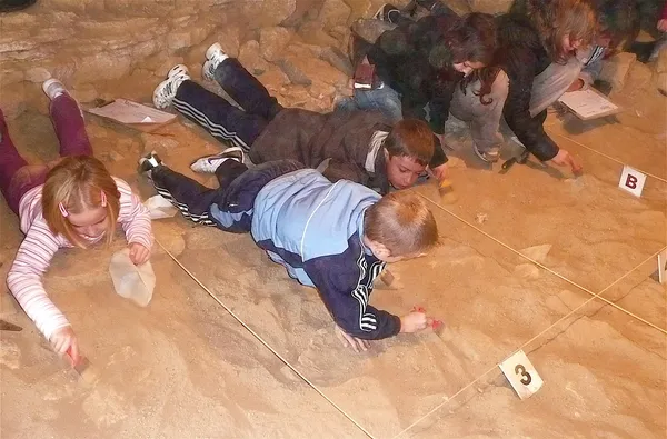 Atelier d'initiation à la fouille préhistorique - Grotte de Néron